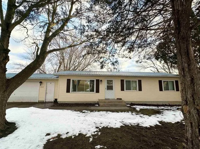 508 W Milwaukee St, Mauston, WI 53948 - MLS 1970440 for Sale