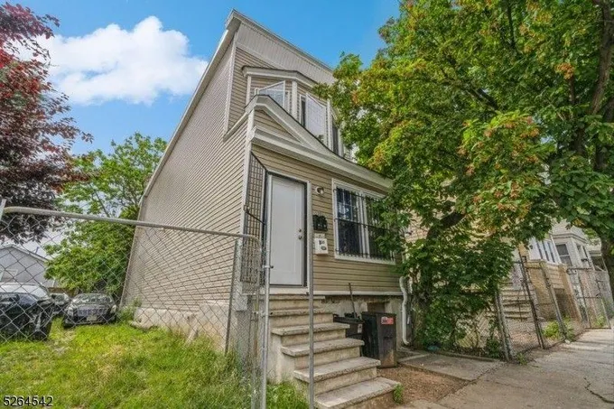 Newark, Esinteraction County, NJ House for sale Property ID: 418720391