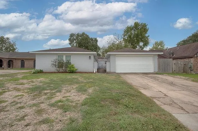 2311 Colonial Ct S, League City, TX 77573 - MLS 74803194 for Sale