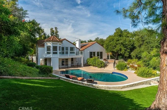 4414 Park Mallorca, Calabasas, CA 91302 - MLS SR24011419 for Sale