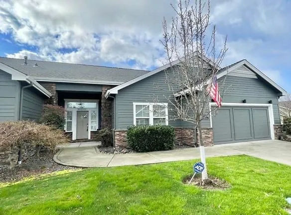 94 Skyhawk Drive - Eagle Point, OR 97524 - Home For Rent