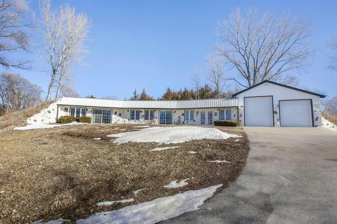 21033 OLD LINCOLN HWY, CRESCENT, IA 51526 Single Family Residence For Sale  MLS# 24-160