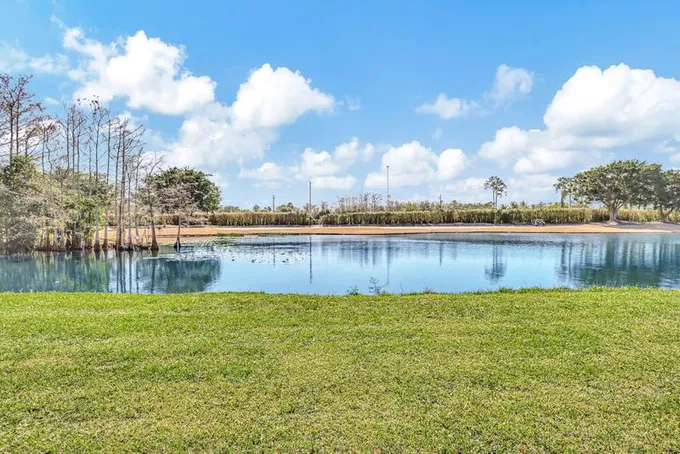 10198 Dover Carriage Lane, Lake Worth, FL 33449 for Sale