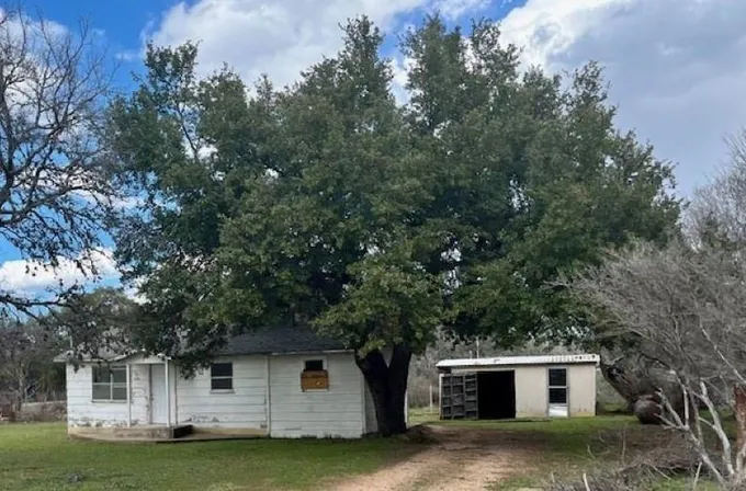 174 W Greenbriar Dr, Granite Shoals, TX 78654 - MLS 167297 for Sale