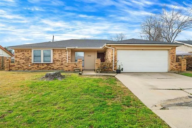 2321 PARKSIDE DR, Grand Prairie, TX 75052 Single Family Residence For Sale  MLS# 20532064