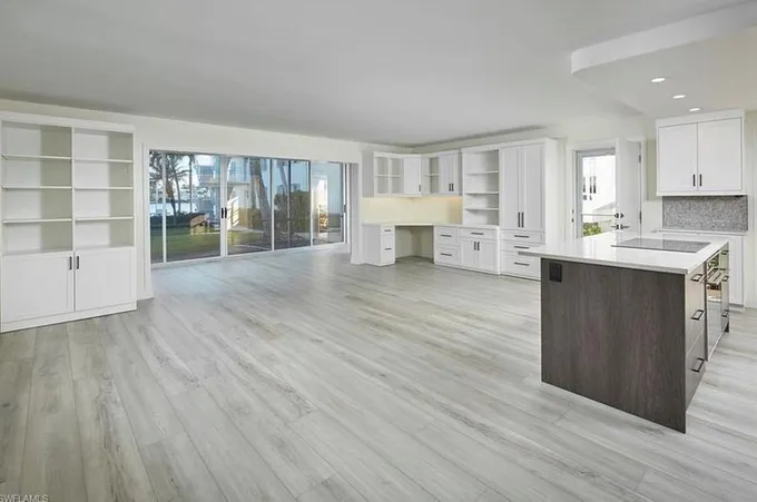 322 Harbour Dr #105B, Naples, FL 34103 - MLS 223085479 for Sale