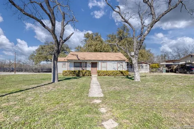 316 W Oppenheimer St, Uvalde, TX 78801 for Sale