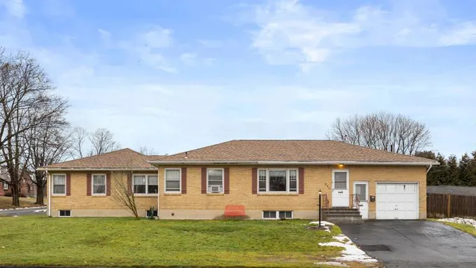 Pittsfield, Berkshire County, MA House for sale Property ID: 418839404