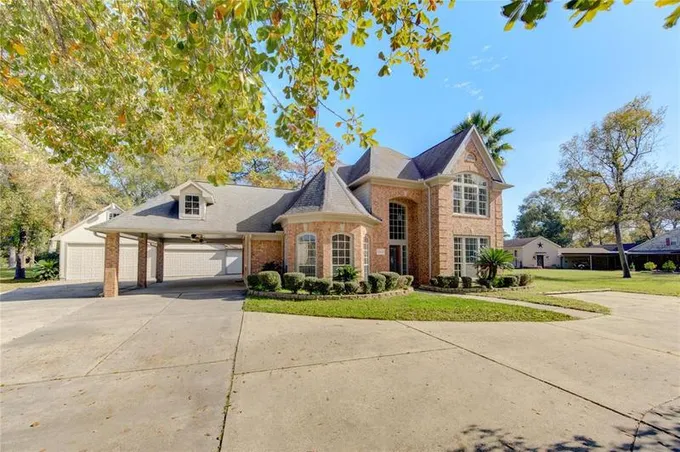 11510 E Jayhawk St, Houston, TX 77044 for Sale