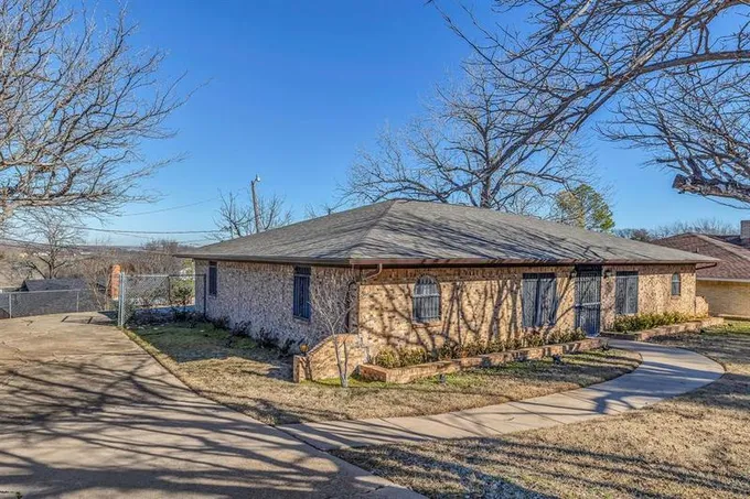 2309 Donnyville Ct, Fort Worth, TX 76119 for Sale