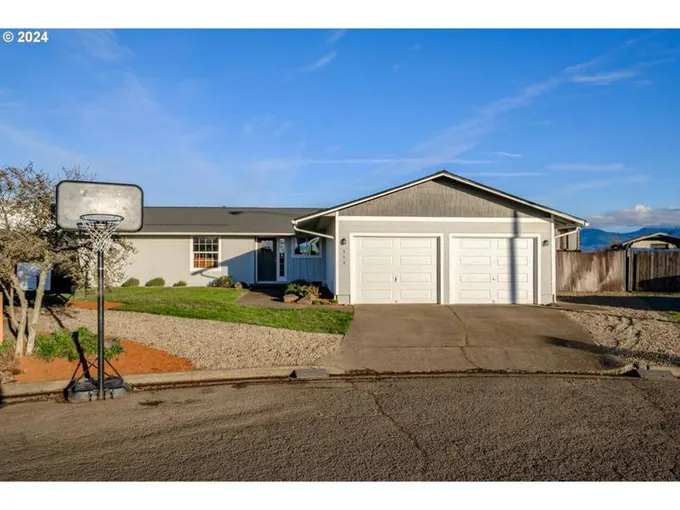 945 HEATHER TURN, Harrisburg, OR 97446 Single Family Residence For Sale  MLS# 24435476