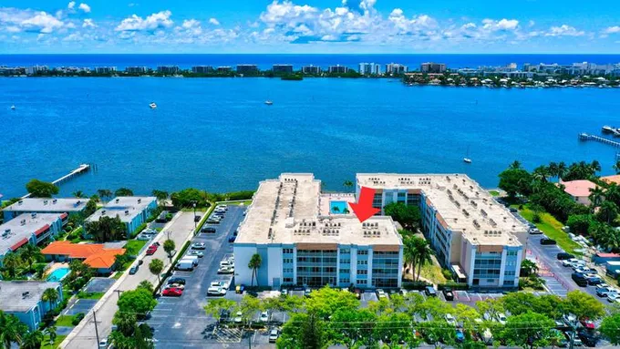 1502 South Lakeside Drive, Unit 405, Lake Worth Beach, FL 33460 for Sale