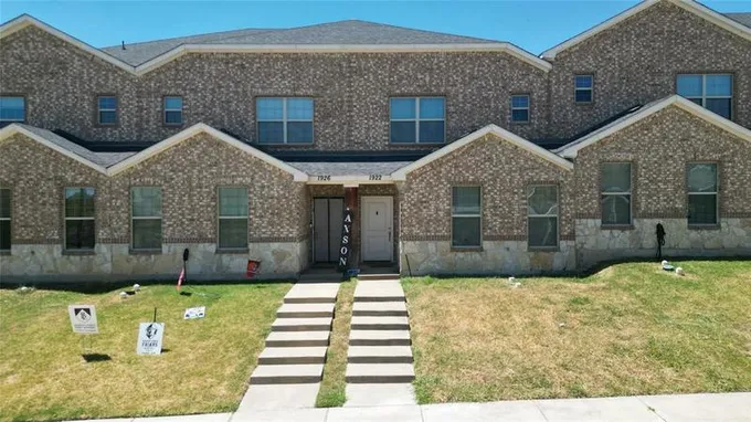 1922 Timber Oaks Dr, Garland, TX 75040 for Sale