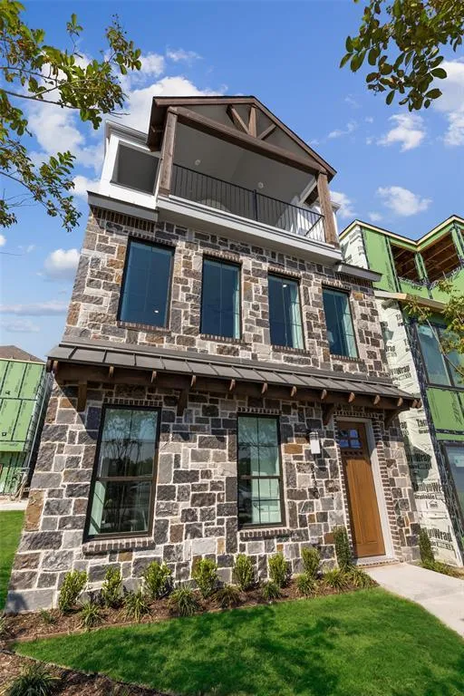8156 Bromley Dr, Dallas, TX 75231 for Sale