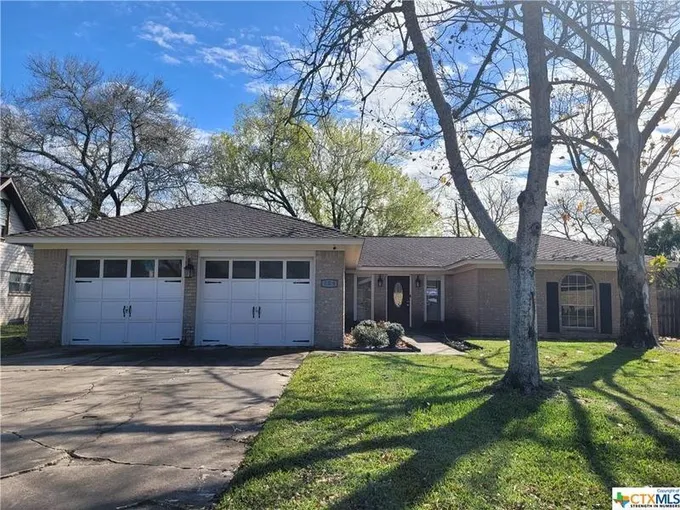 304 Sherwood Drive, Victoria, TX 77901 for Sale