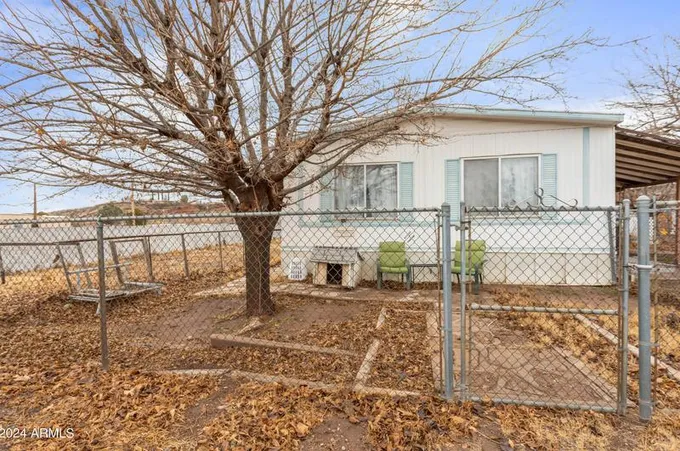 210 E Navajo St, Huachuca City, AZ 85616 - MLS 6656067 for Sale