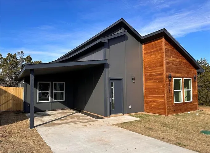 3023 Brazos River Drive, Granbury, TX 76048 for Sale