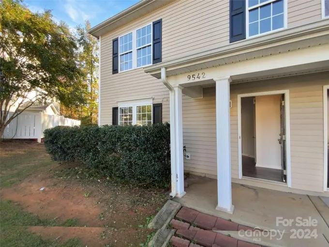 9542 Littleleaf Drive, Charlotte, NC 28215 for Sale