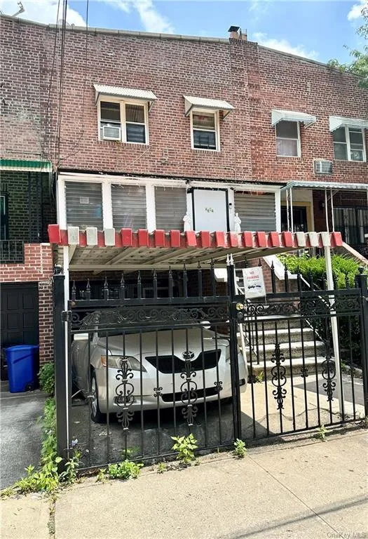 3302 Fish Ave, BRONX, NY 10469  MLS# H6261504 for Sale