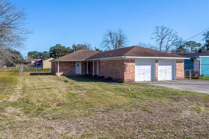 118 Johnson St B, La Marque, TX 77568 for Rent