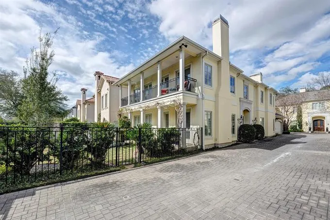 5024 Tangle Ln, Houston, TX 77056 for Sale