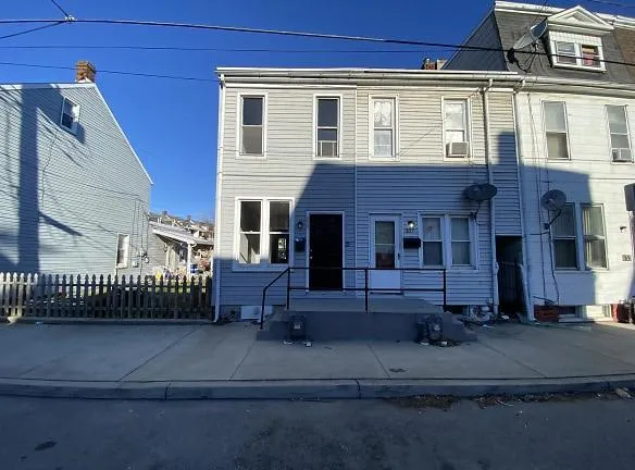 659 W College Ave - York, PA 17401 - Home For Rent