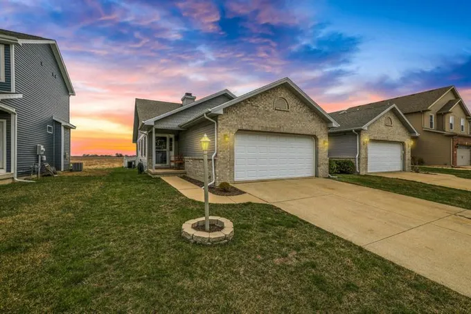 3412 BOULDER RIDGE DR, Champaign, IL 61822 Duplex For Sale  MLS# 11966930