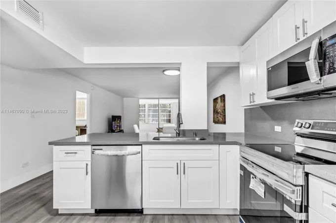445 Northeast 195th Street, Unit 125, Miami, FL 33179 for Sale