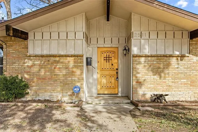 2511 W Kiest Blvd, Dallas, TX 75233  MLS# 20515823 for Sale