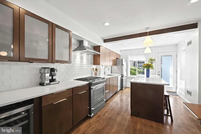 2042 CARPENTER ST, PHILADELPHIA, PA 19146 Single Family Residence For Sale  MLS# PAPH2300952