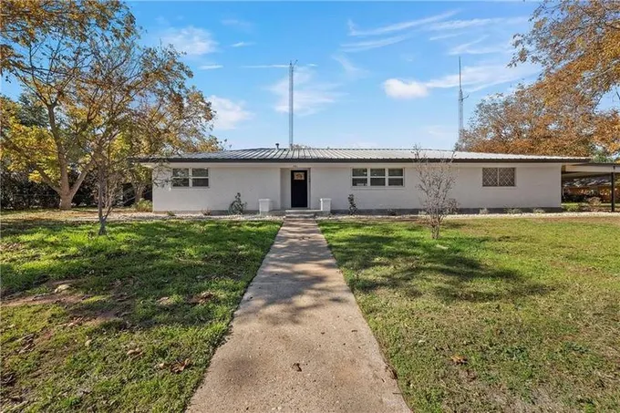 301 S Pierce Street, Mc Gregor, TX 76657 for Sale