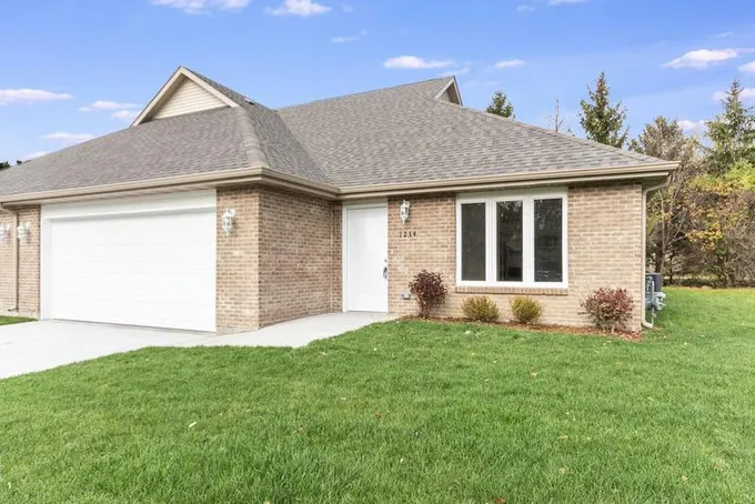5540 HEARTHSIDE DR, Bourbonnais, IL 60914 Duplex For Sale  MLS# 11959866