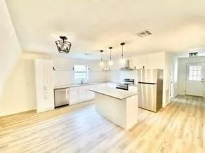 114 Hollaway Ave, La Grange, TX 78945 - MLS 4309502 for Rent