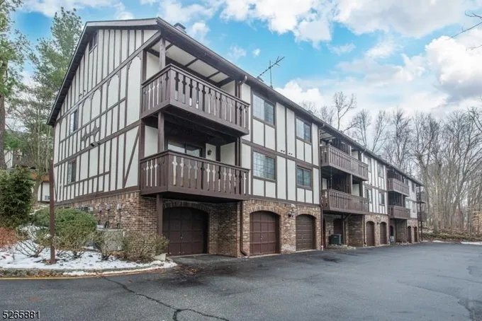 311 Mark Twain Way, Mahwah, NJ 07430 for Sale