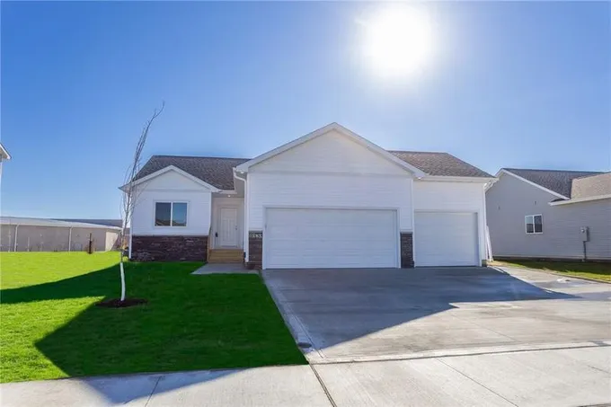 1020 Gray Ave, Waukee, IA 50263  MLS# 679268 for Sale