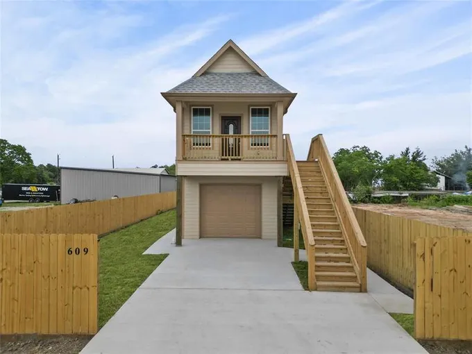 609 14th, San Leon, TX 77539 for Sale