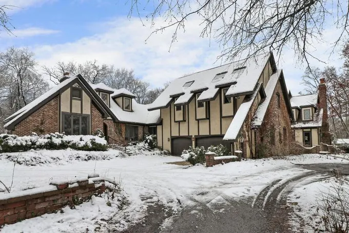 2 FERNWOOD DR, Barrington Hills, IL 60010 Single Family Residence For Sale  MLS# 11955336