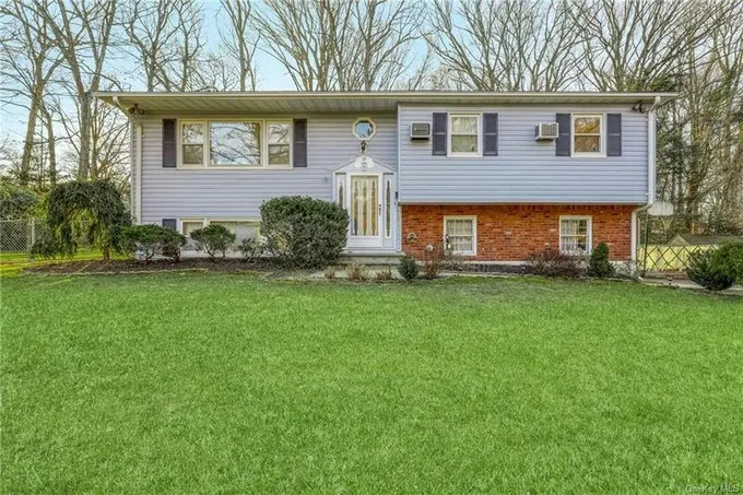 5 LAURA DR, Airmont, NY 10952 Single Family Residence For Sale  MLS# H6283373