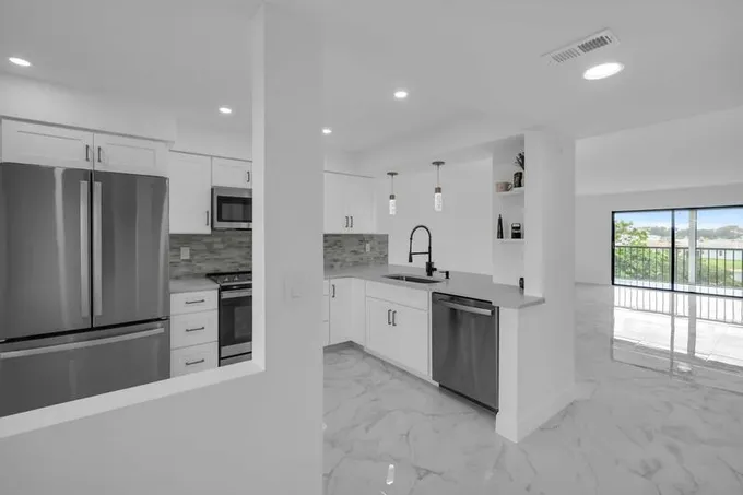 7270 Ashford Place, Unit 304, Delray Beach, FL 33446 for Sale