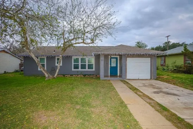 1410 E Bowie, Beeville, TX 78102 for Sale