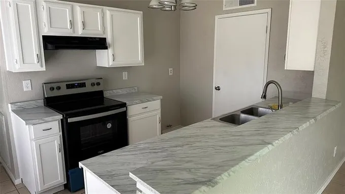 7042 Pineberry Road, Dallas, TX 75249 for Rent