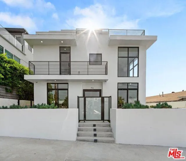716 Lucile, Los Angeles CA 90026 for Sale