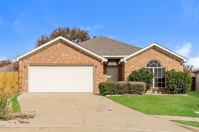 1305 Dawnridge Ct, Fort Worth, TX 76028 for Rent