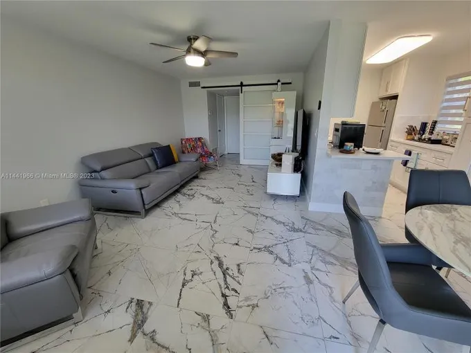 69 Royal Oak Court, Unit 105, Vero Beach, FL 32962 for Sale