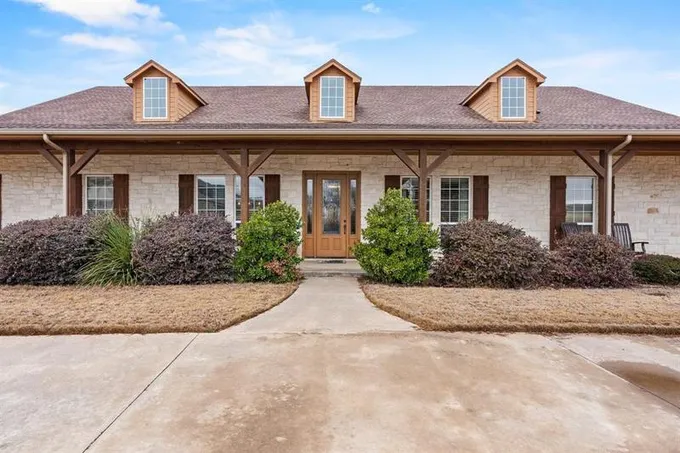 2245 Nottaway Dr, Cleburne, TX 76033 for Sale