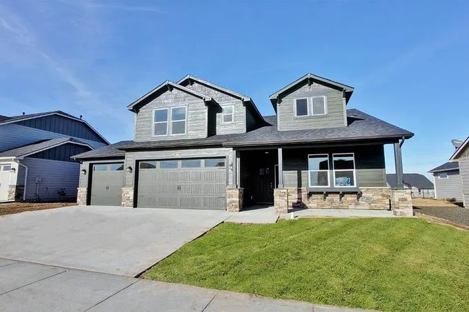 2754 High Cedars Lane 143, Medford OR 97504 for Sale