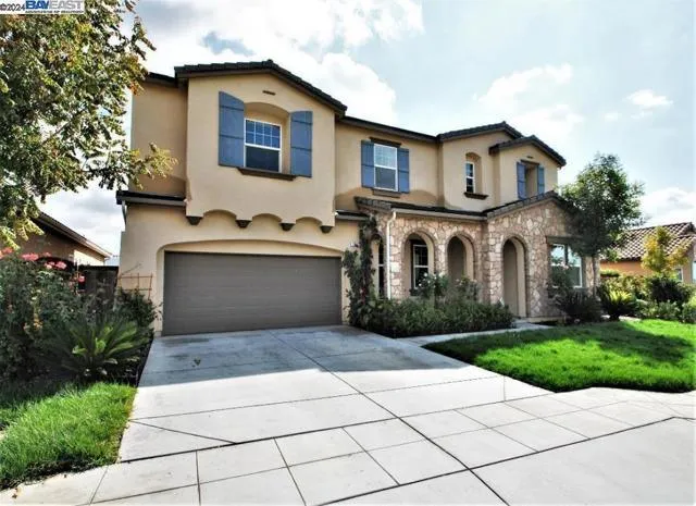 7953 N Justin Ave, Fresno CA 93720 for Sale