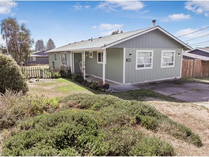 1123 Ransom Avenue, Brookings, OR 97415 for Sale