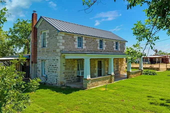 930 Regu Road, Fredericksburg, TX 78624 for Sale