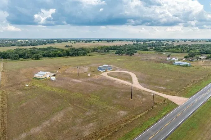2733 E Fm 318, Yoakum, TX 77995 - MLS 20117897 for Sale